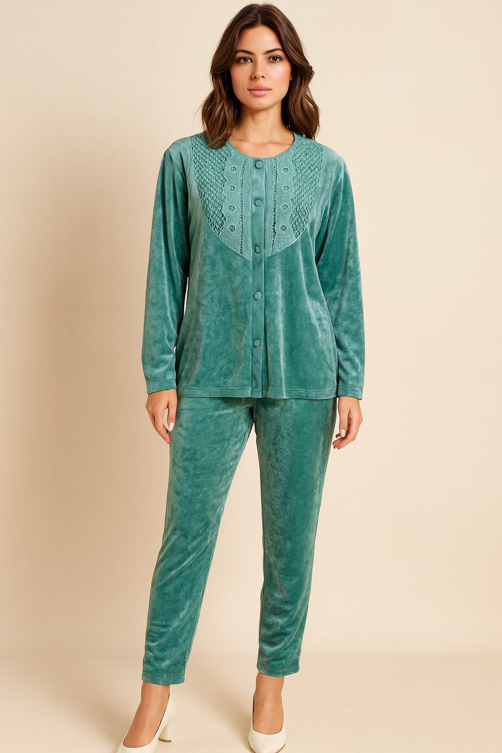 بيجامة شتوي قطيفة مطرزة