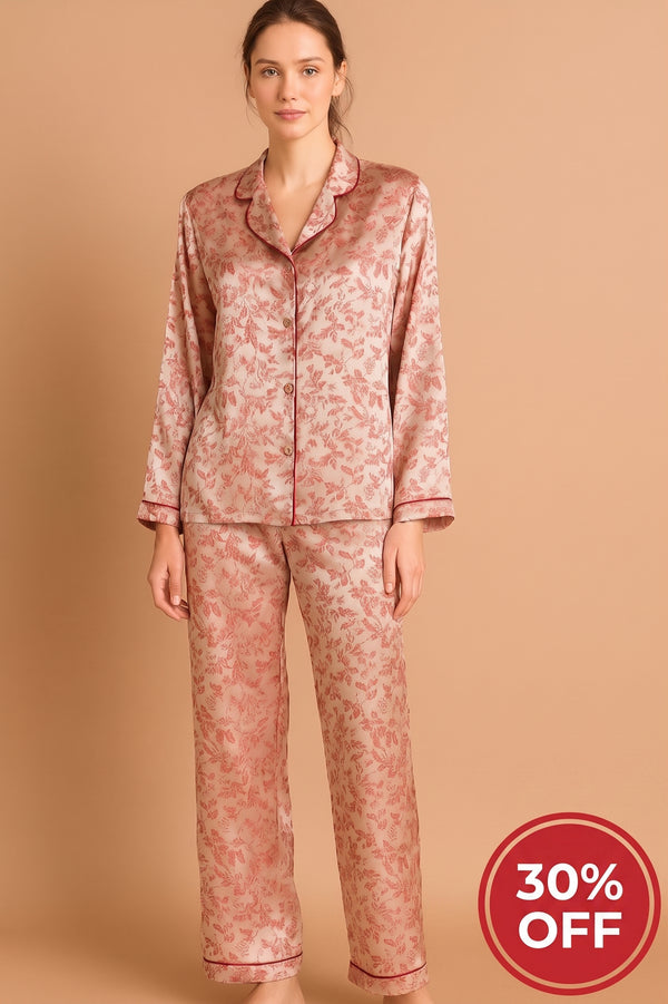 Luxurious satin pajamas embroidered with a leaf pattern